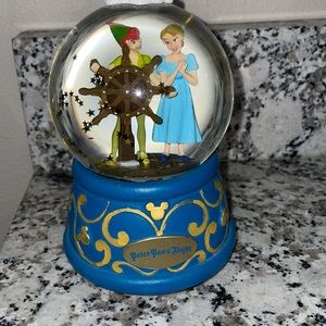 Peter Pan Snowglobe
